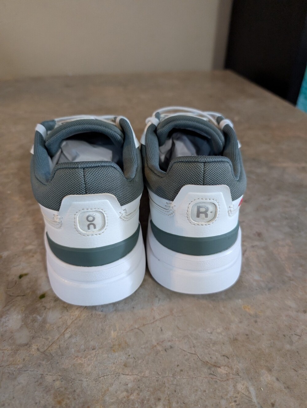 On The Roger Advantage Olive -white Swiss Engineering Shoes Men Size 8.5 No Box - Picture 5 of 13